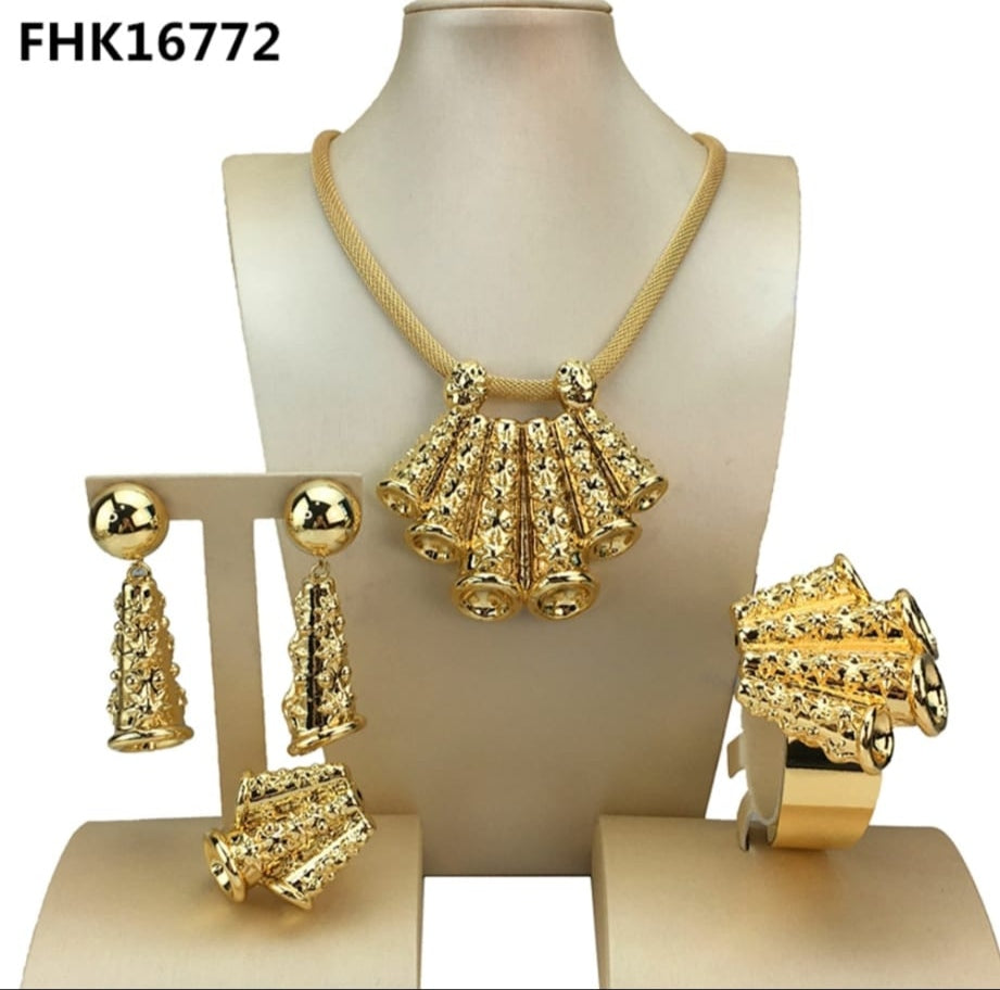 ITALIAN STERLING, 925 GOLD, BRAZILIAN GOLD
MADE IN ITALY