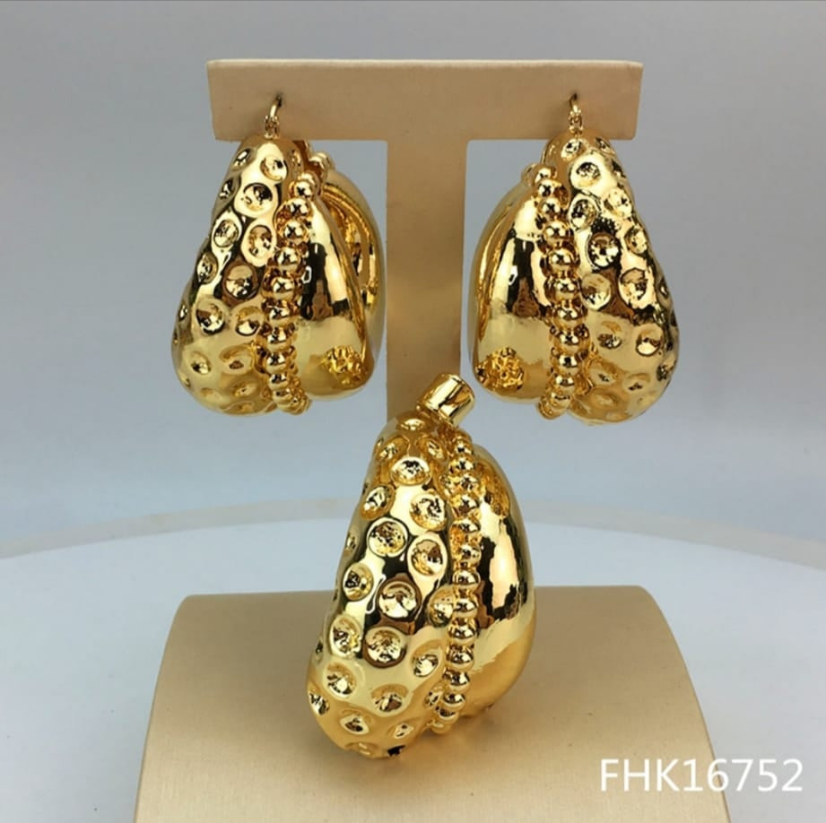 ITALIAN STERLING, 925 GOLD, BRAZILIAN GOLD
MADE IN ITALY